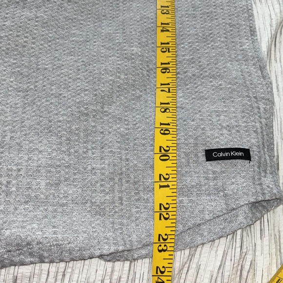 NWT Calvin Klein Lightweight Oversized V-Neck Waffle Knit Long Sleeve Top - Picture 10 of 10